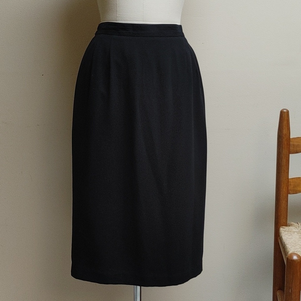 Joan Leslie Black Silk-like Long pencil skirt